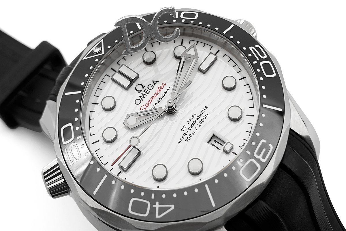 Seamaster Diver 300M Co-Axial Master Chronometer White Dial on Black Rubber Strap